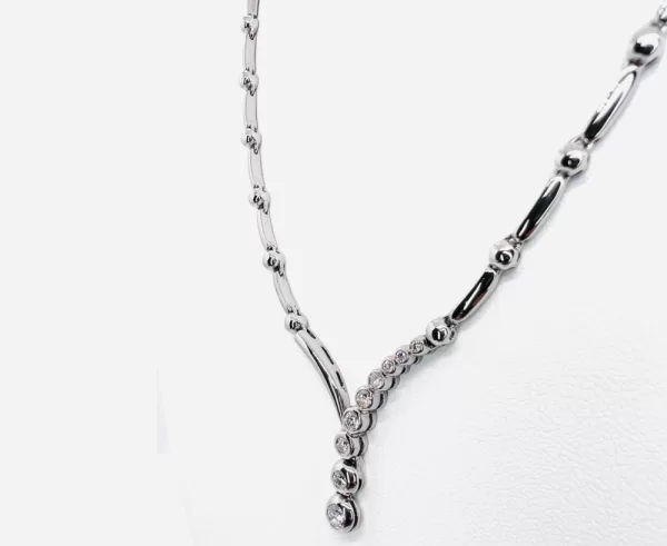 14 Karat White Gold Round Brilliant Diamond Necklace D2