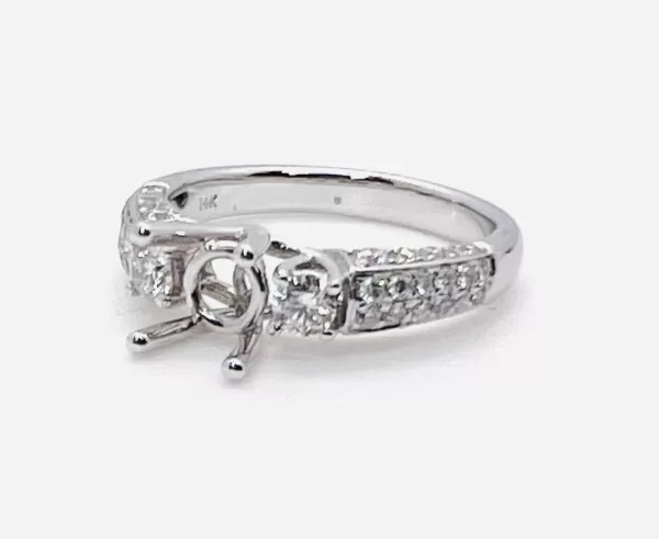 14 Karat White Gold Round Brilliant Diamond Ring D2