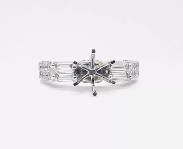 18 Karat White Gold Round Brilliant | Baguette Diamond Ring D9