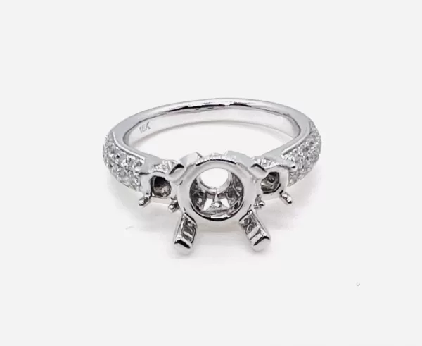 18 Karat White Gold Round Brilliant Diamond Ring D8